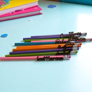 Lápices con nombre en madera