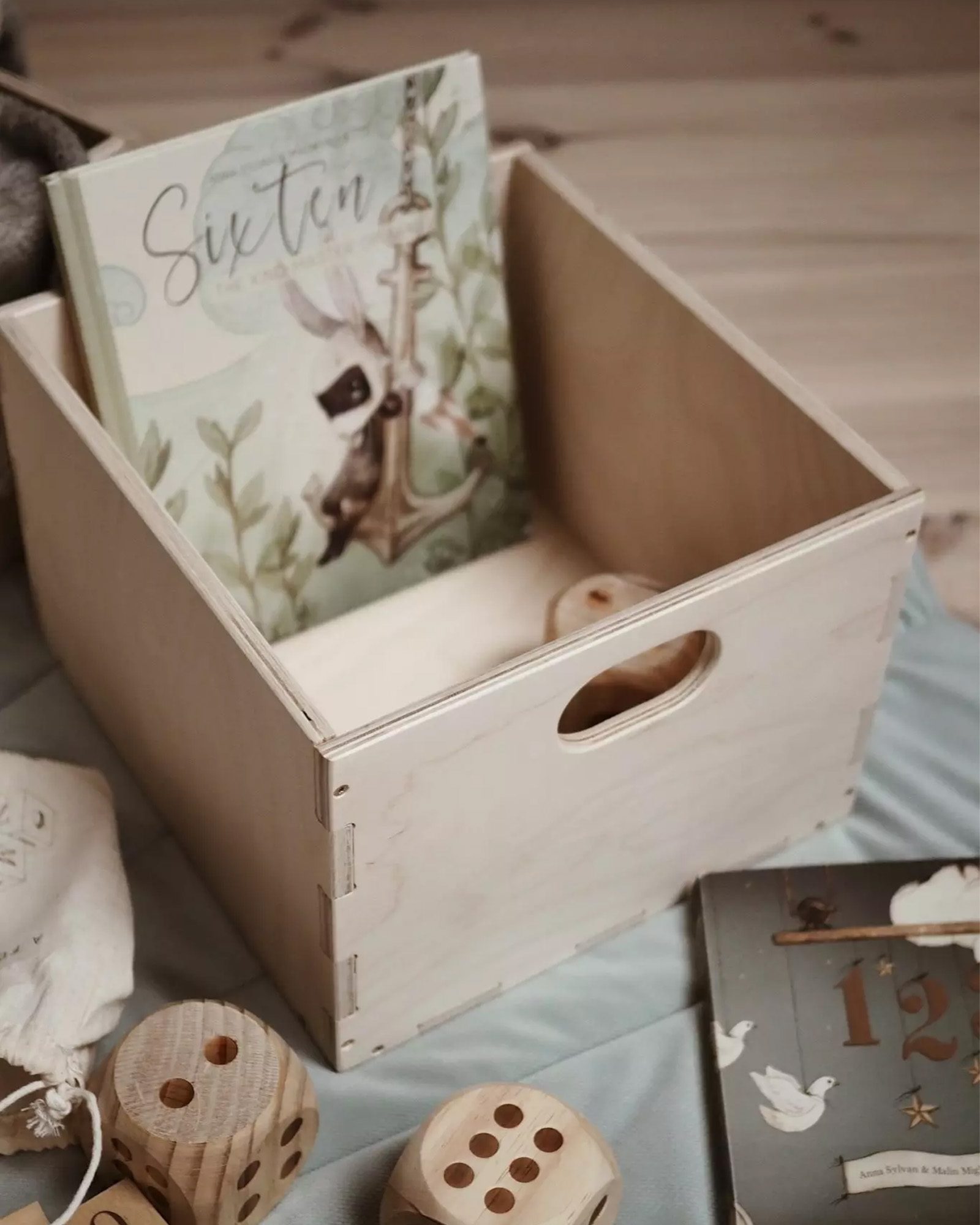 Baúl de juguetes de madera - Imagen 2